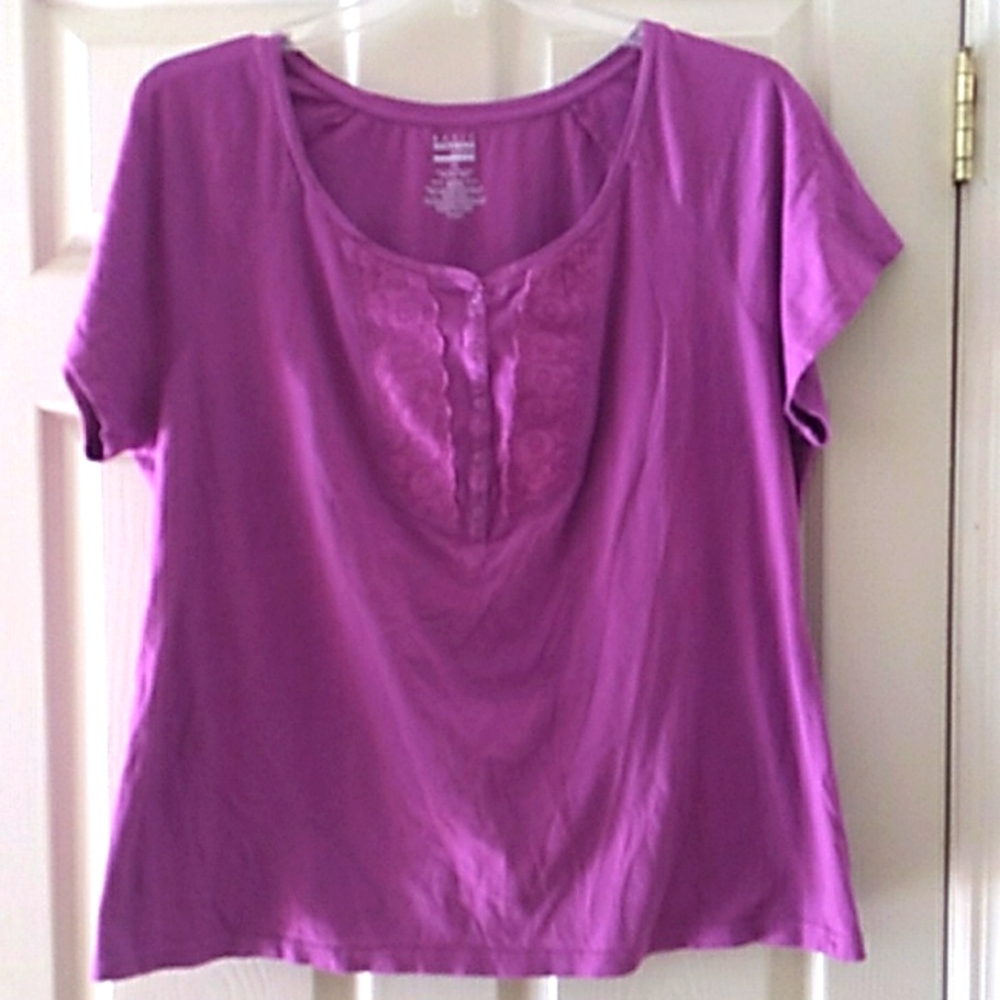 T-Shirt - Picture 1 of 4